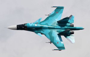 Летчики совершенствуют навыки управления фронтовыми бомбардировщиками Су-34