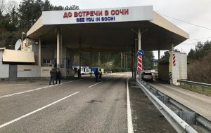 В Сочи остановлен поток туристов через автомобильный пост Магри