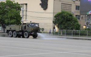 Отряд  химзащиты 49-й армии  провел спецобработку дорог и центральной площади в Ставрополе после парада Победы