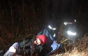 Спасатели вынесли из леса мужчину, повредившего ногу
