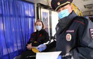 Новороссийские полицейские проводят профилактическую работу с пассажирами общественного транспорта